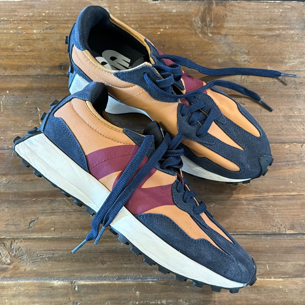 NEW BALANCE 327 *like new!* size 7